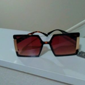 Gorgeous Women's Sunglasses. Never used